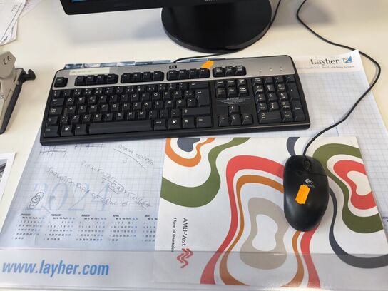 Skærm 22" m. tastatur HP L2206w (PC medfølger ikke)