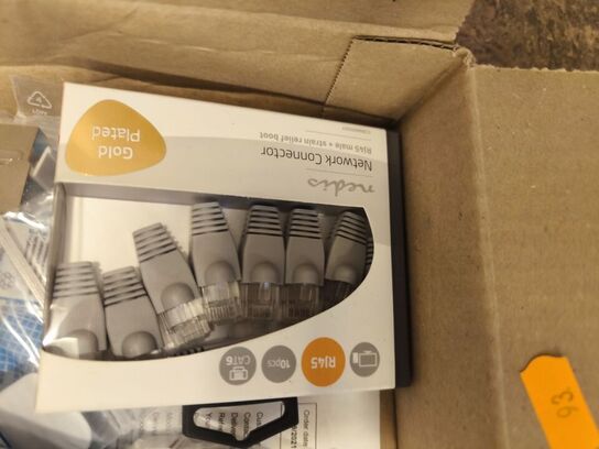 Div. netværkstilbehør bl.a. UBIQUITY Unifi (se billeder)