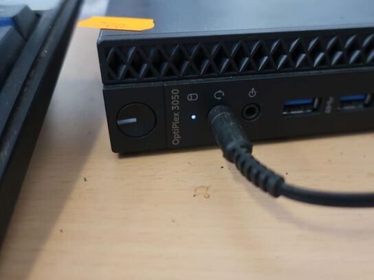 HP 22" skærm m. tastatur L2208w (PC medfølger ikke)