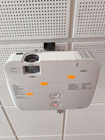 Projektor NEC ME311W inkl. lærred
