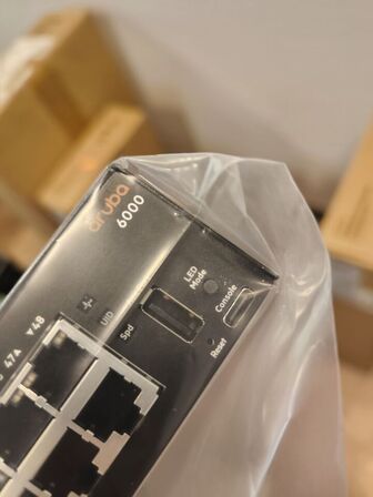 Netværksswitch HP ARUBA 6000 48 port (ubrugt)