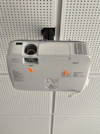 Projektor NEC ME311W inkl. lærred