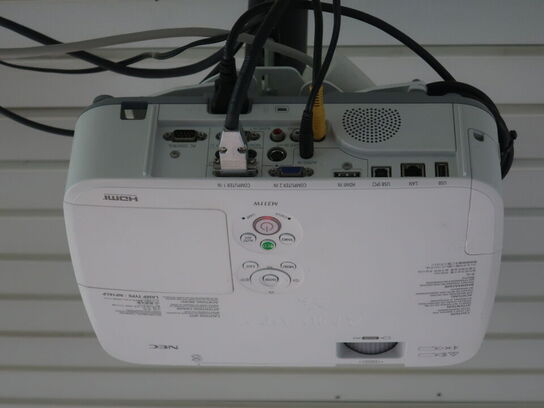 Projektor NEC ME311W inkl. lærred & div. afbilledet tilbehør