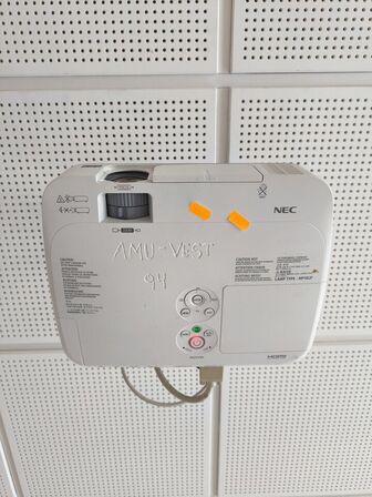 Projektor NEC ME311W inkl. lærred
