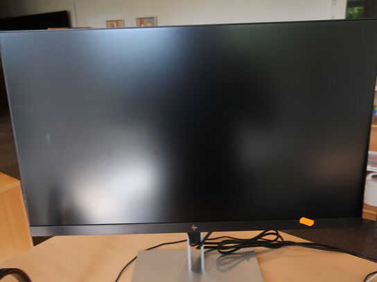 2 stk. HP EliteDisplay G4 27" skærme inkl. rollermouse & div. tilbehør