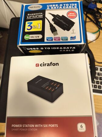 Opladningsstation CIRAFON m. 6 USB udgange & USB->SATA adapter (ubrugt)