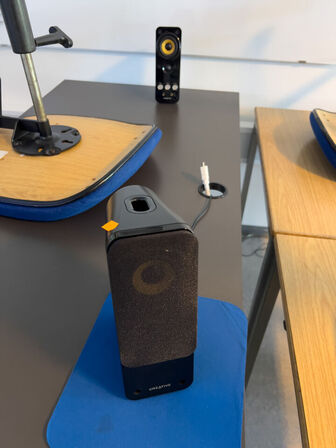 Projektor NEC ME311W inkl. lærred & CREATIVE højttalere