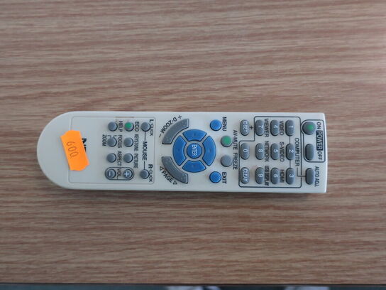 Projektor NEC ME311W inkl. lærred & div. afbilledet tilbehør