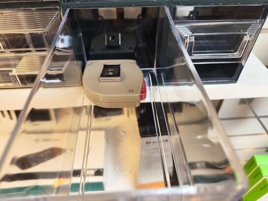 3 komponentskabe inkl. indhold (se billeder)