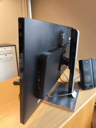 Skærm 31,5" AOC U3277PWQU 4K UHD & LOGITECH højttalere