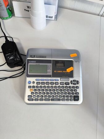 Labelmaskine CASIO KL-7400