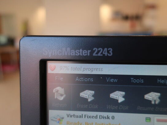 HP 22" skærm m. tastatur SynchMaster 2243 (PC medfølger ikke)