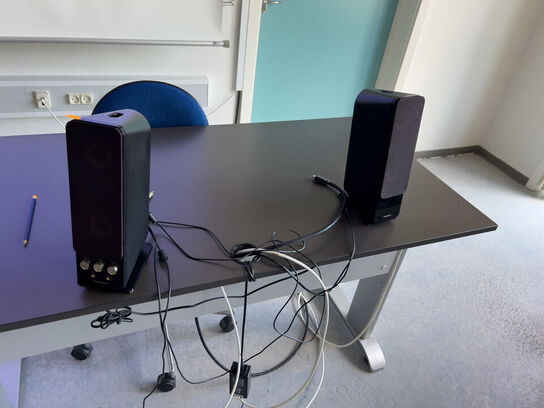 Projektor NEC ME301W inkl. lærred & CREATIVE højttalere