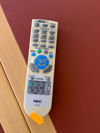 Projektor NEC ME300W inkl. lærred