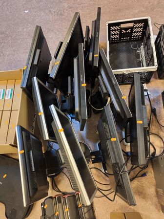 10 stk. ældre skærme (se billeder)