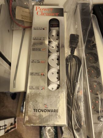 2 stk. stikdåser m. beskyttelse (ubrugt)