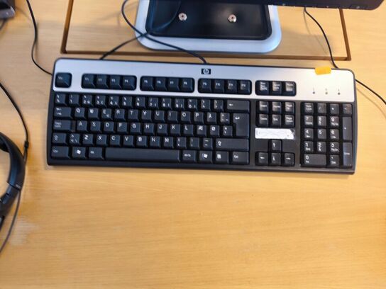 Skærm 22" m. tastatur HP L2206w (PC medfølger ikke)