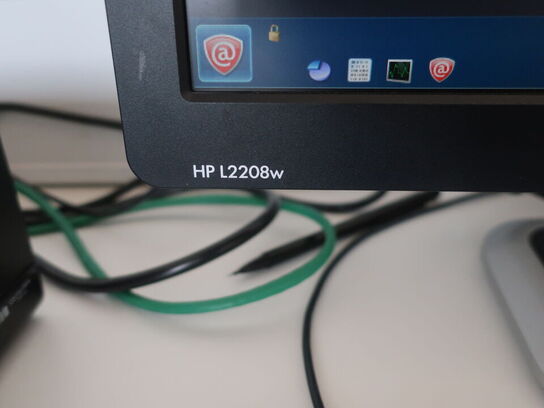 HP 22" skærm L2208w (PC medfølger ikke)