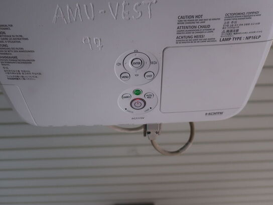 Projektor NEC ME311W inkl. lærred & div. afbilledet tilbehør