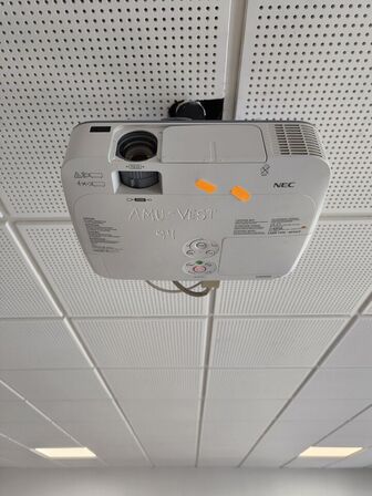 Projektor NEC ME311W inkl. lærred