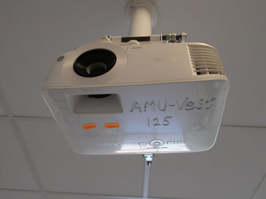 Projektor BENQ MW612 inkl. lærred