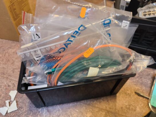1 ks. m. div. RJ45 & fiberkabler til netværk