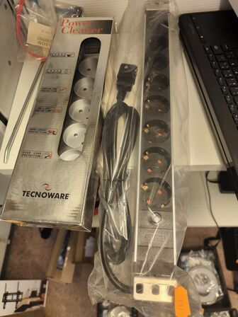 2 stk. stikdåser m. beskyttelse (ubrugt)