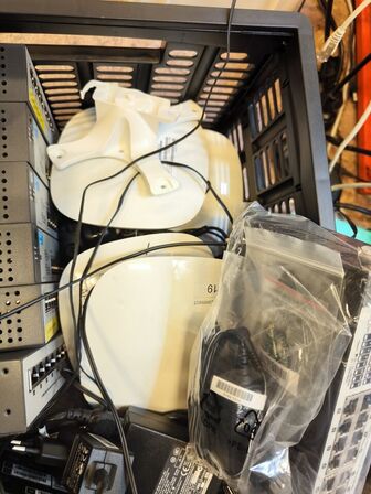 1 ks. m. div. netværksudstyr