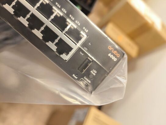 Netværksswitch HP ARUBA 6000 48 port (ubrugt)