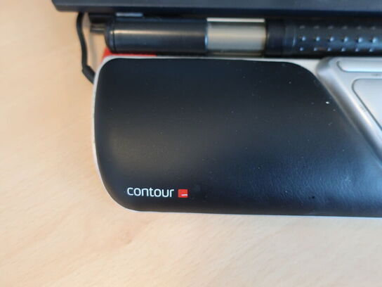 2 stk. HP EliteDisplay 27" skærme inkl. rollermouse & div. tilbehør