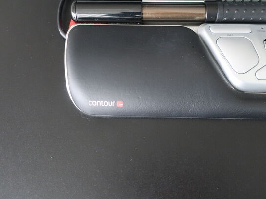 2 stk. HP EliteDisplay 27" skærme inkl. rollermouse & div. tilbehør