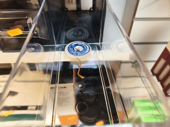 3 komponentskabe inkl. indhold (se billeder)