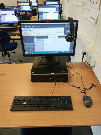 HP 22" skærm m. tastatur L2208w (PC medfølger ikke)