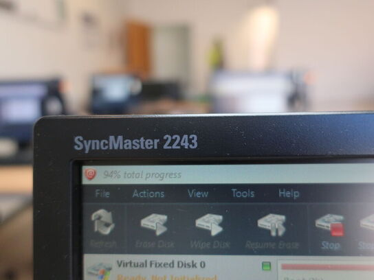 HP 22" skærm m. tastatur SynchMaster 2243 (PC medfølger ikke)