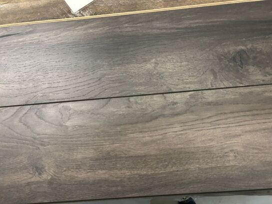 Kronotex laminat gulv Harbour Oak Dark 70m2