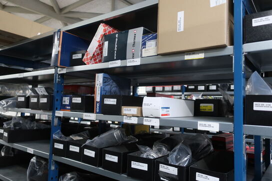 12 fag lagerreol med indhold