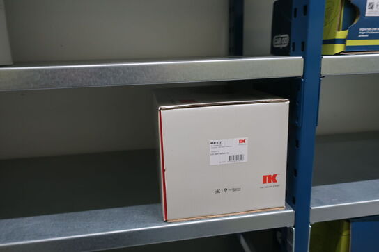 13 fag lagerreoler med indhold