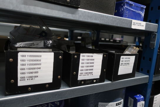 22 fag lagerreoler med indhold