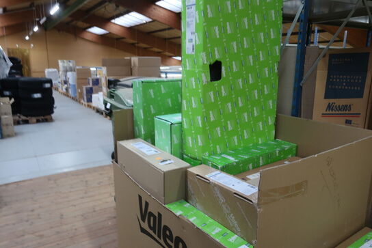 Diverse varelager samt reoler det står på 