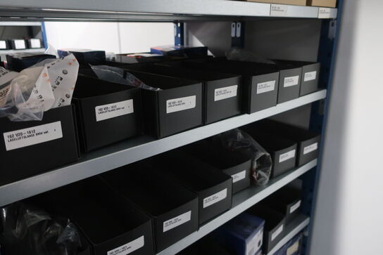 12 fag lagerreol med indhold