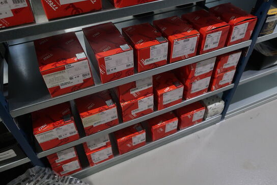 12 fag lagerreol med indhold