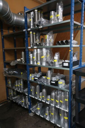 4 fag lagerreol med indhold