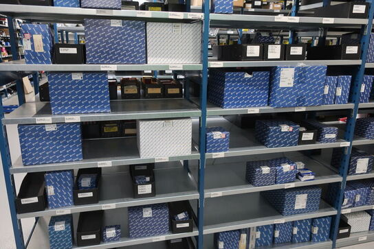 12 fag lagerreol med indhold