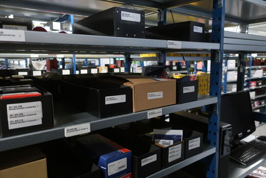 22 fag lagerreoler med indhold