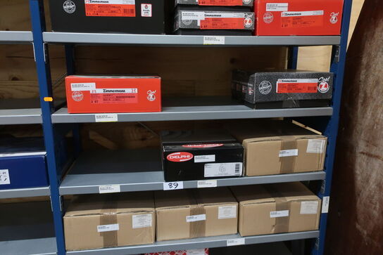 4 fag lagerreoler med indhold