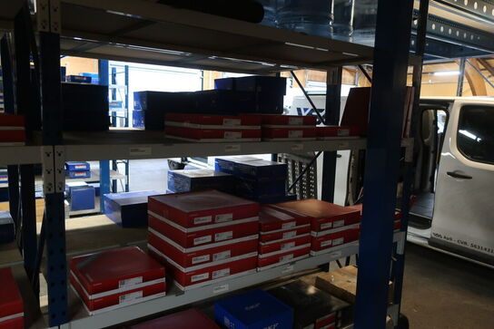 8 fag lagerreoler med indhold