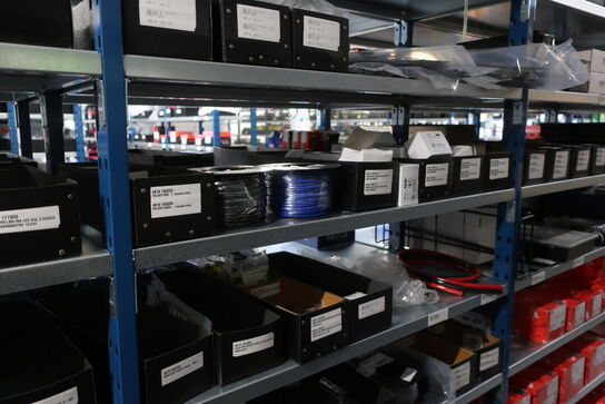 12 fag lagerreol med indhold