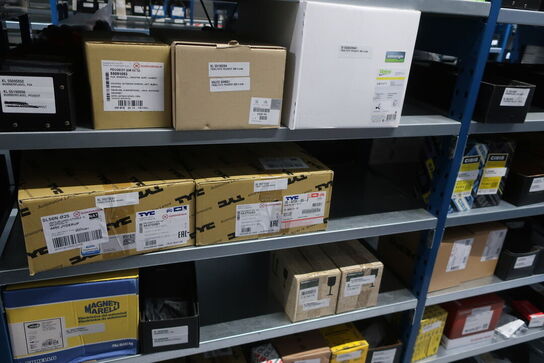 22 fag lagerreoler med indhold