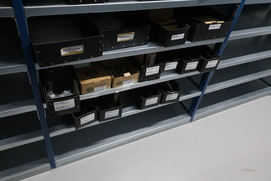 22 fag lagerreoler med indhold