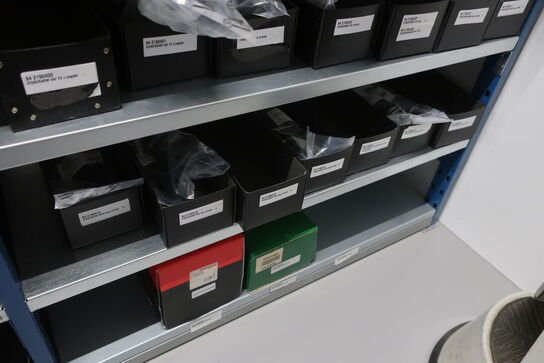 12 fag lagerreol med indhold